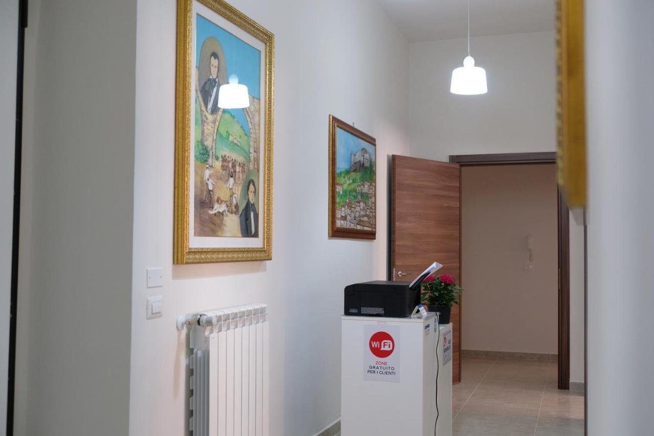 B&B Annunziata-Vicino All' Ospedale Civile Dell'Annunziata E Alla Clinica Scarnati, A Due Passi Dall'Ospedale Mariano Santo,Siamo Nel Centro Di Cosenza Con Facilita' Di Parcheggio E Servizi Vari 外观 照片